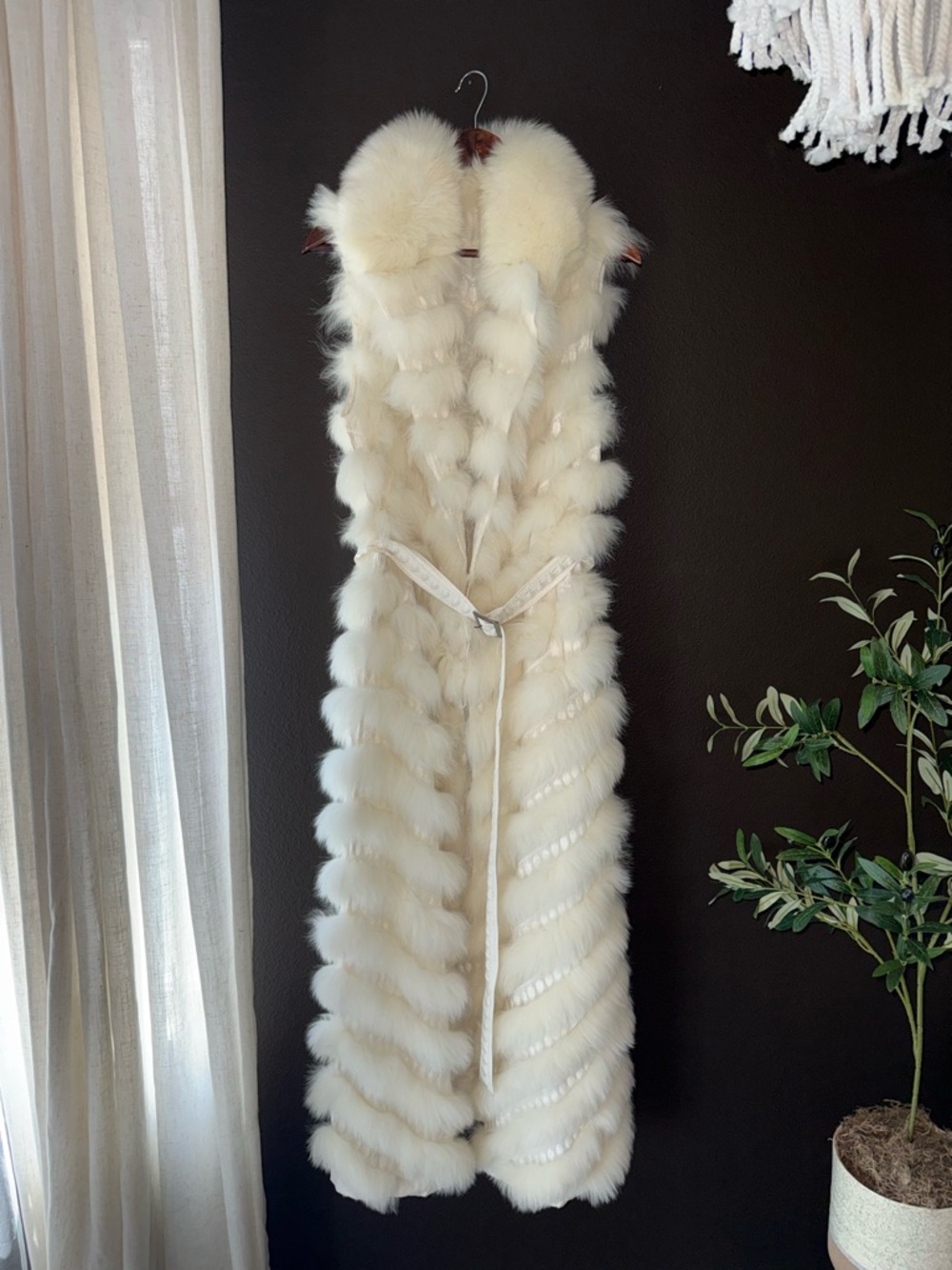 DíOMí Reversible White Fox Fur Vest